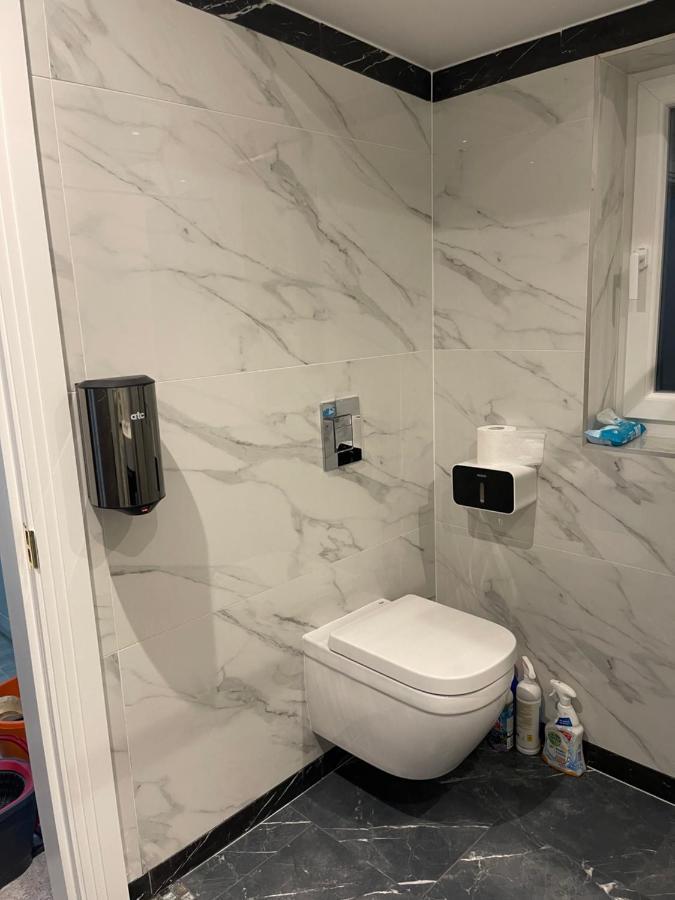 Modern Huge Double Room With Private Bathroom In Colindale 에지웨어 외부 사진