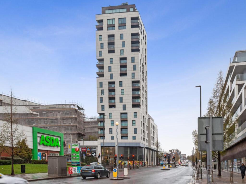 Modern Huge Double Room With Private Bathroom In Colindale 에지웨어 외부 사진