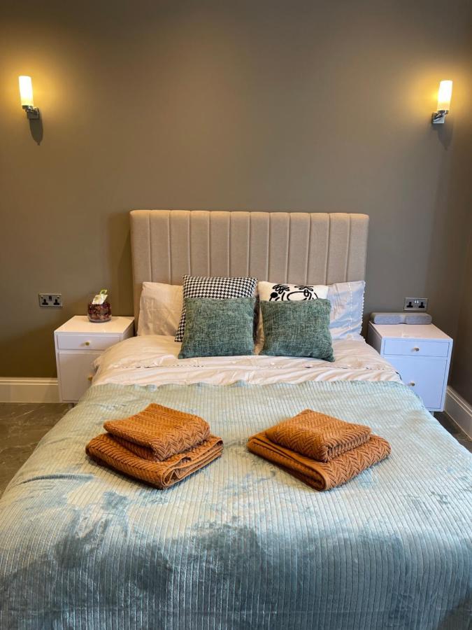 Modern Huge Double Room With Private Bathroom In Colindale 에지웨어 외부 사진
